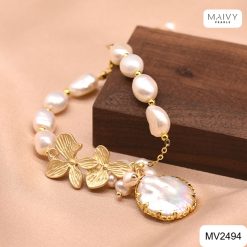 Alternative view of Lắc tay ngọc trai trắng charm hoa lan mạ vàng MV2494