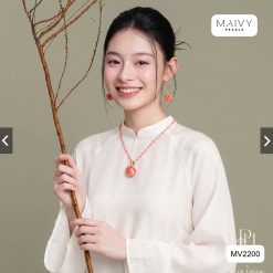 Alternative view of Set san hô tre biển màu cam Hồng Diễm: dây chuyền mặt hoa hồng, lắc tay, bông tai MV2200