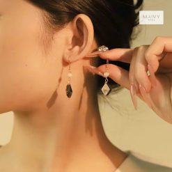 Alternative view of Set lắc tay và bông tai xà cừ vuông xen ngọc trai nhí mạ vàng MV2180