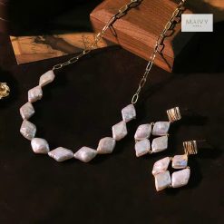 Alternative view of Set dây chuyền và bông tai ngọc trai trắng hình thoi hiện đại MV2183