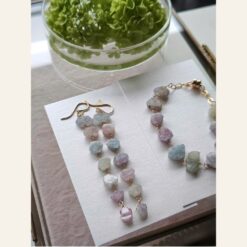 Set lắc tay và bông tai thạch anh thô nhiều màu pastel mạ vàng MV2185