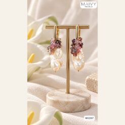 Hoa tai đá hồng chùm nhấn ngọc trai baroque trắng MV2307