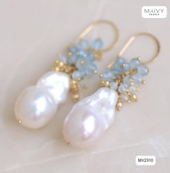 Hoa tai đá xanh chùm nhấn ngọc trai baroque trắng MV2310