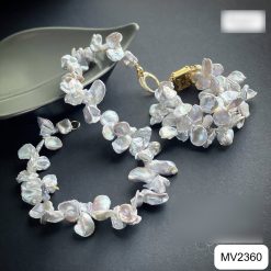 Alternative view of Set dây chuyền và lắc tay đôi ngọc trai Keshi trắng lá to MV2360