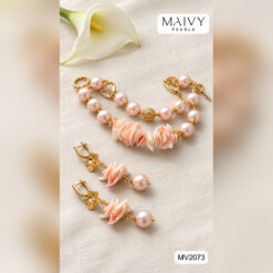 Set lắc tay và bông tai ngọc trai hồng ánh tím cỡ lớn mix hoa gốm hồng cam MV2073