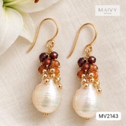 Hoa tai ngọc trai baroque trắng thả giọt kết chùm đá đỏ nâu khuyên móc MV2143