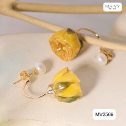 Bông tai nụ hồng khô phủ gel khuyên móc nhấn ngọc trai MV2569